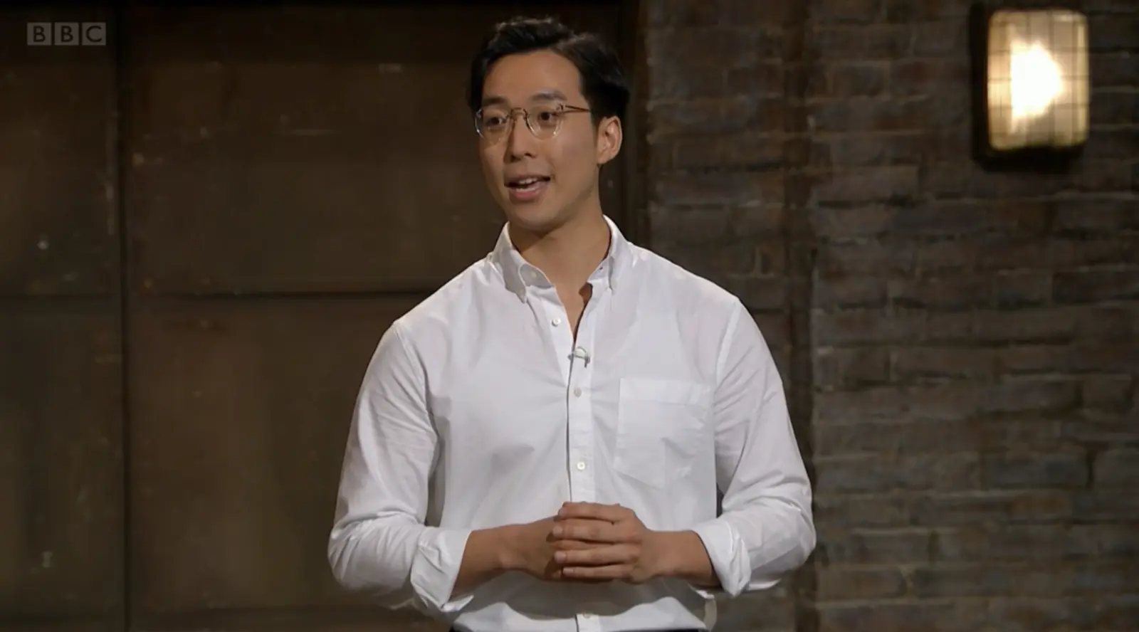 Mark Wong pitching on Dragons' Den in 2022
